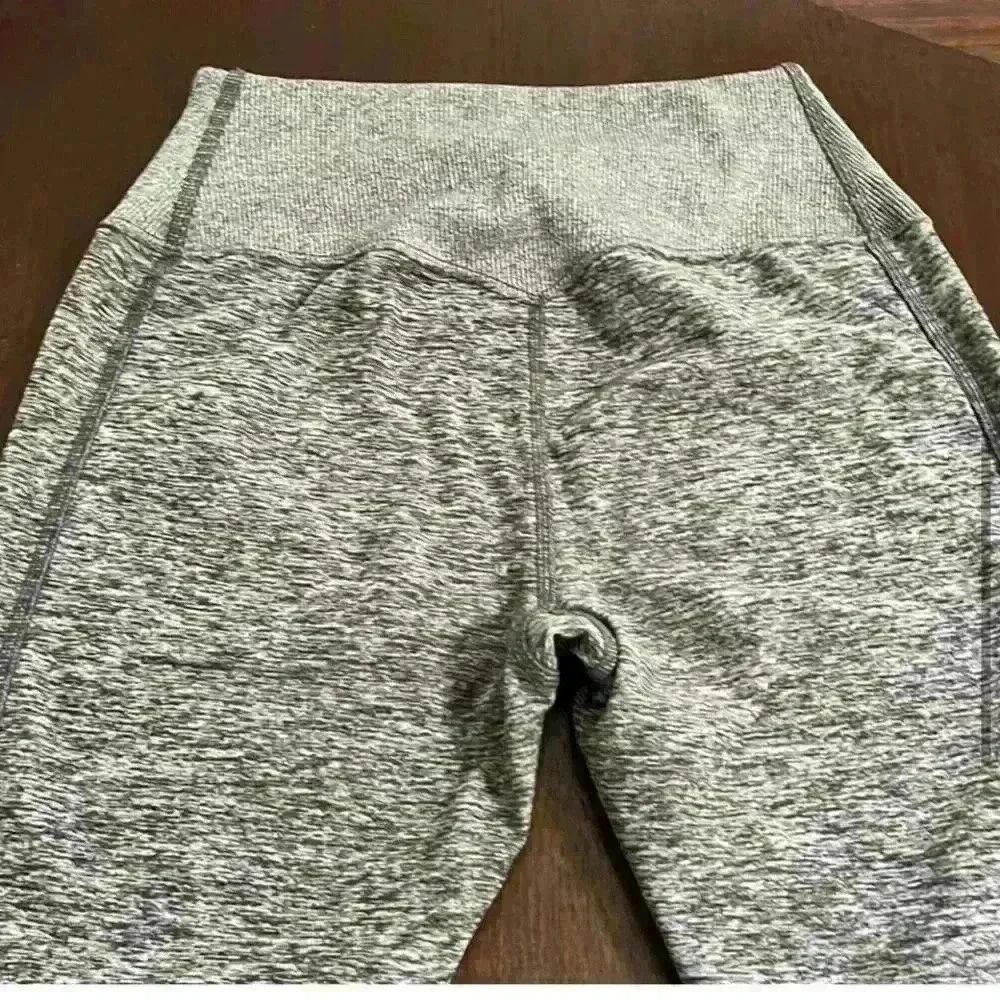 ALO Yoga gray marbled