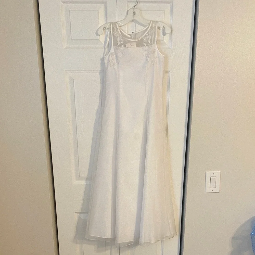 Davids Bridal White Floral Beaded Illusion Gown Girls 8 with Matching Headpiece
