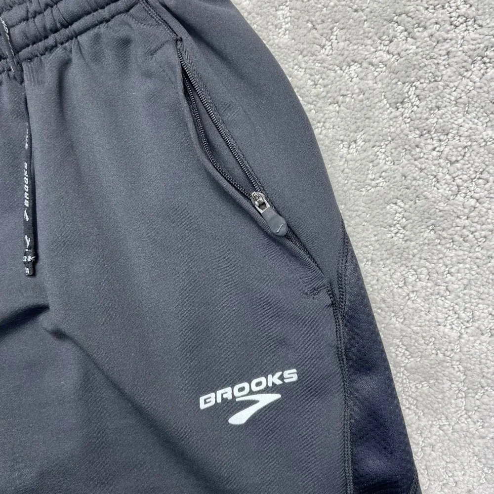 Brooks gorpcore athleisure