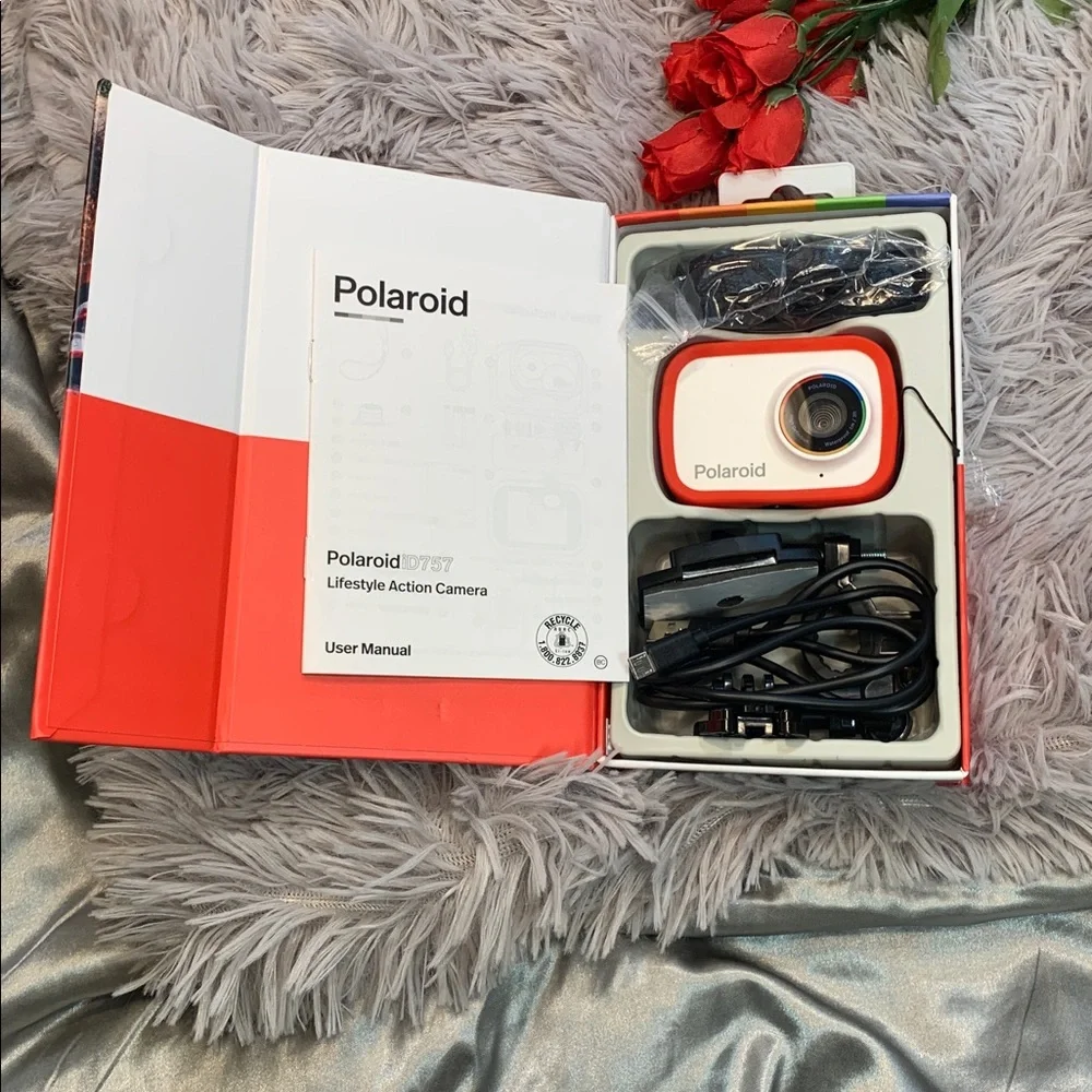 Polaroid compact action