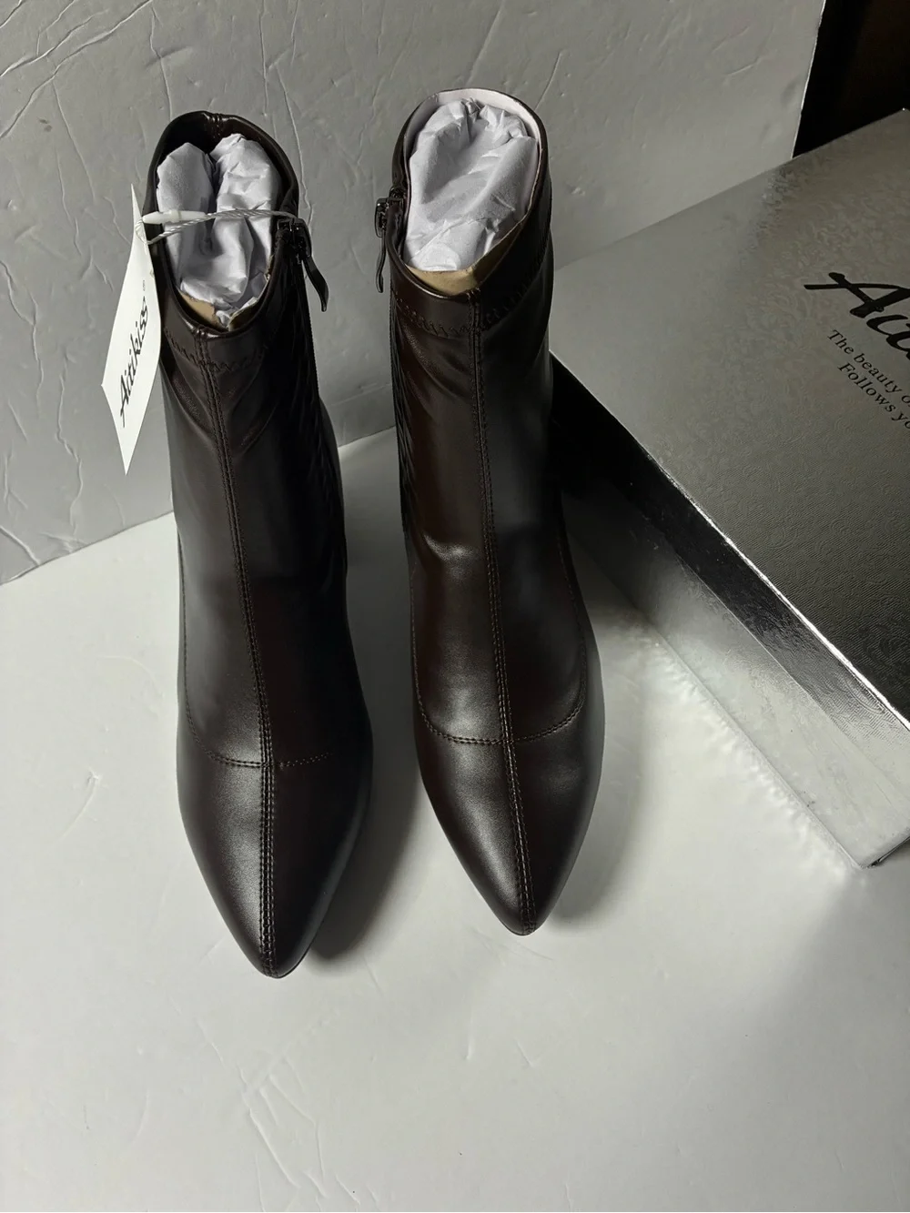 Aitiriss timeless black