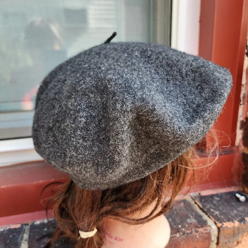 Vintage gray beret‎