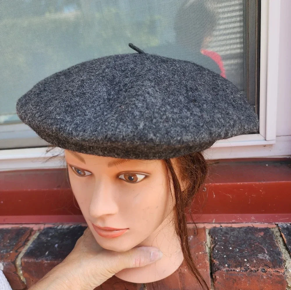 Vintage gray beret‎