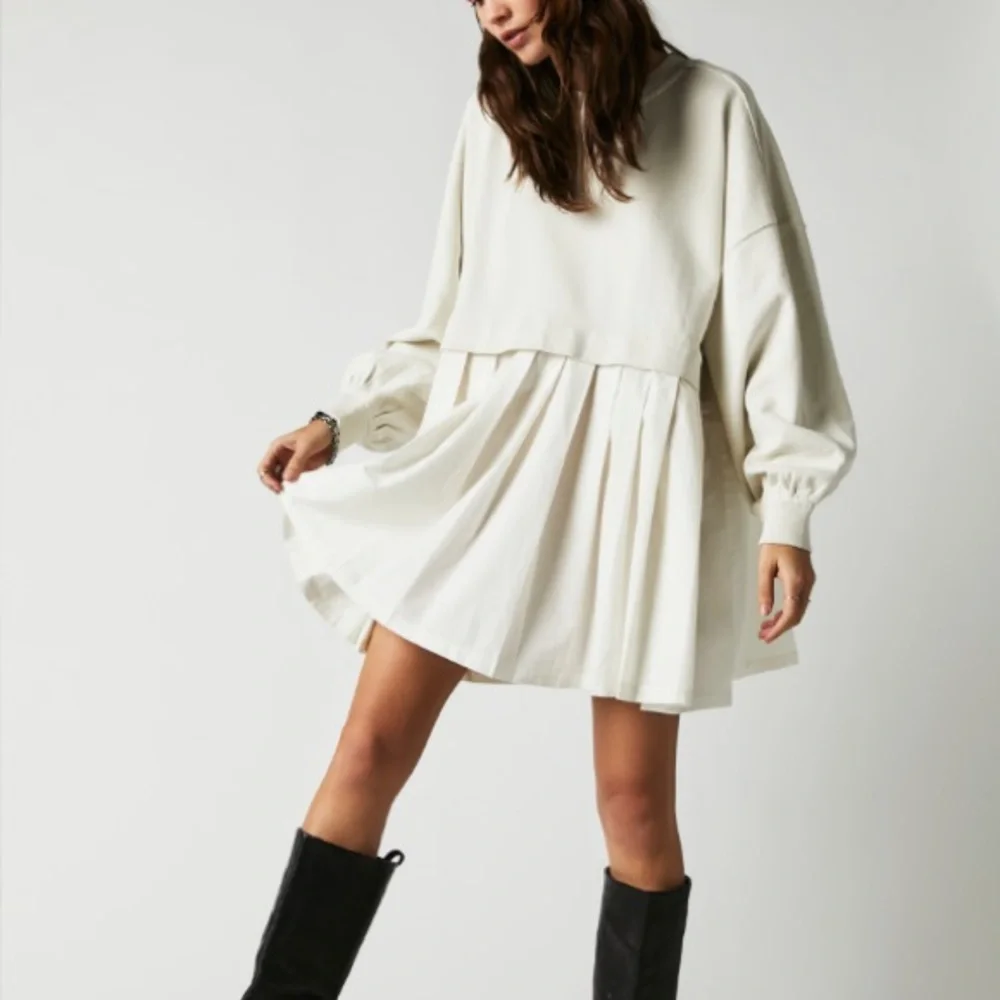 NWOT Eleanor sweatshirt by Free People in size Medium