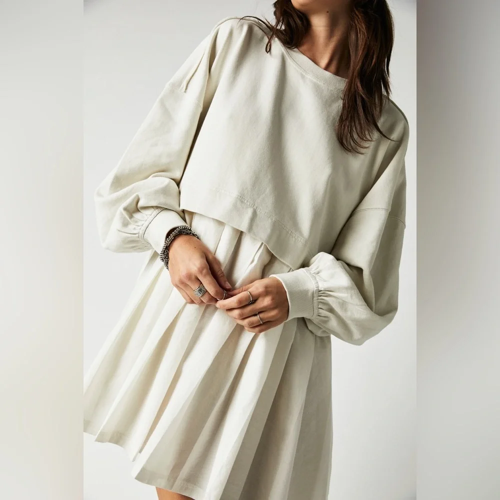 NWOT Eleanor sweatshirt by Free People in size Medium