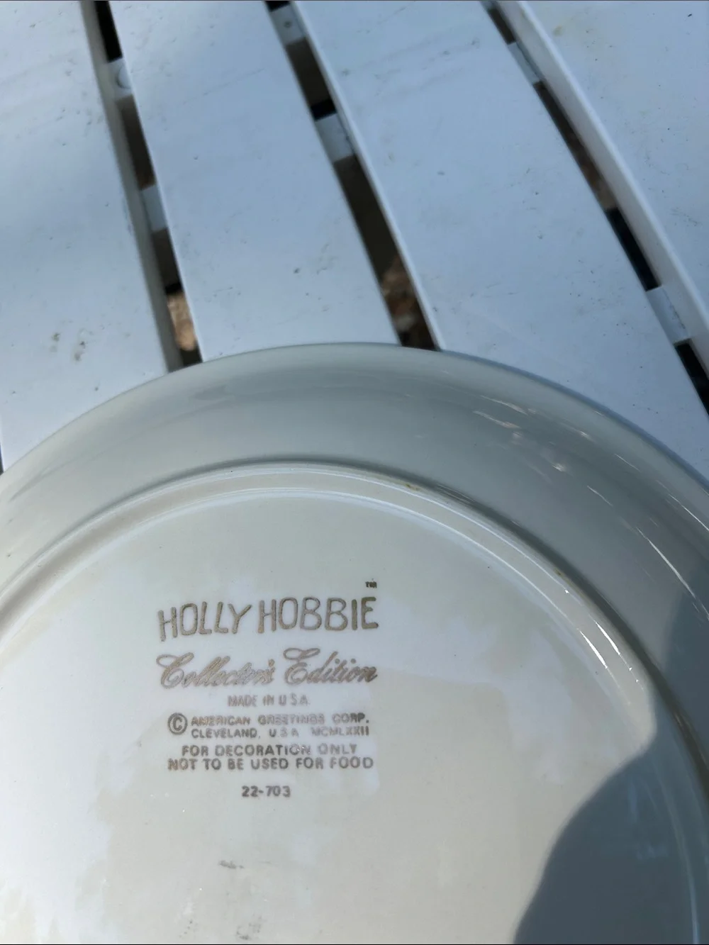 Hollie Hobbie round ceramic