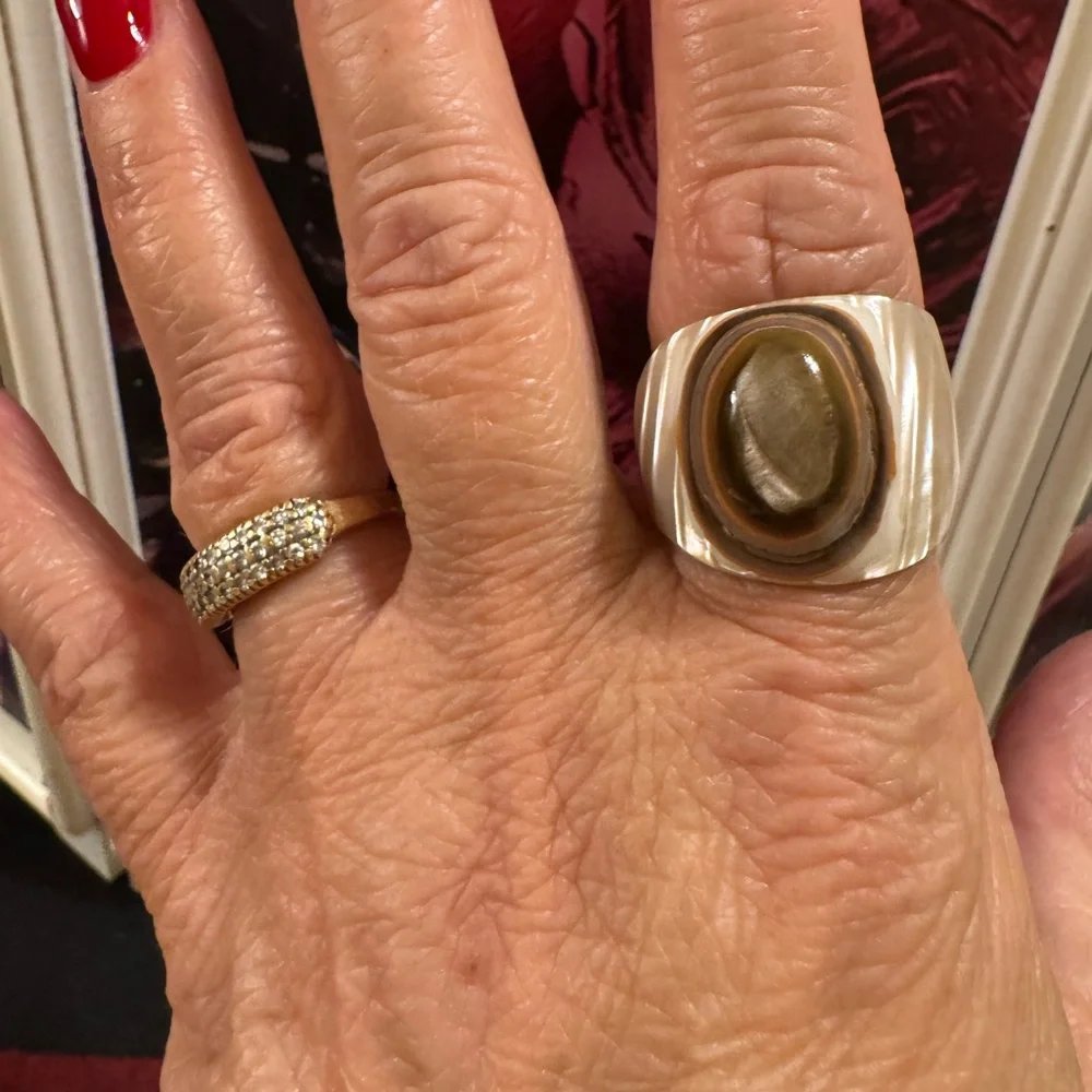 Fabulous unique mother of pearl natural shell ring