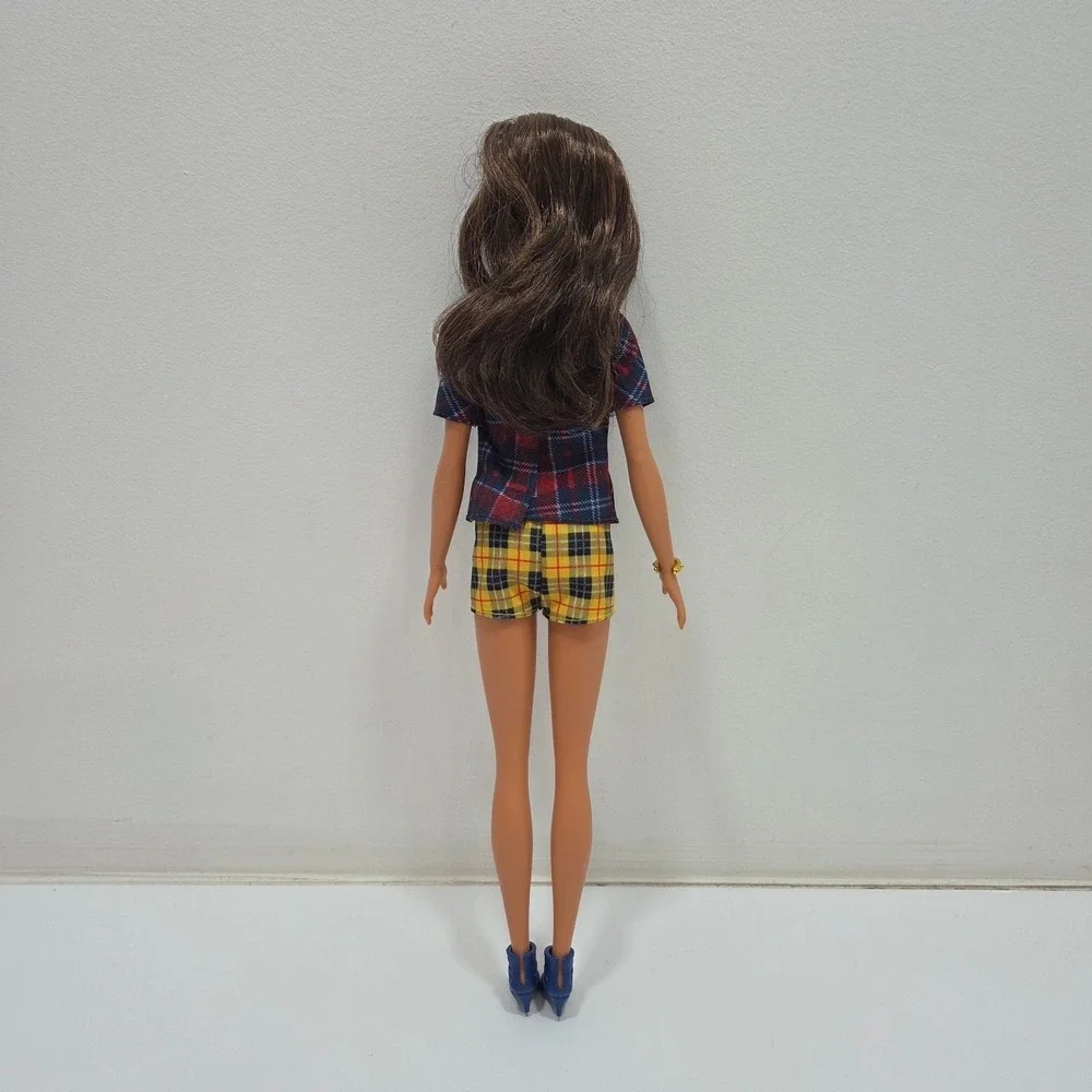 Mattel Barbie FASHIONISTAS #52 Tall PLAID ON PLAID Doll Hispanic Complete