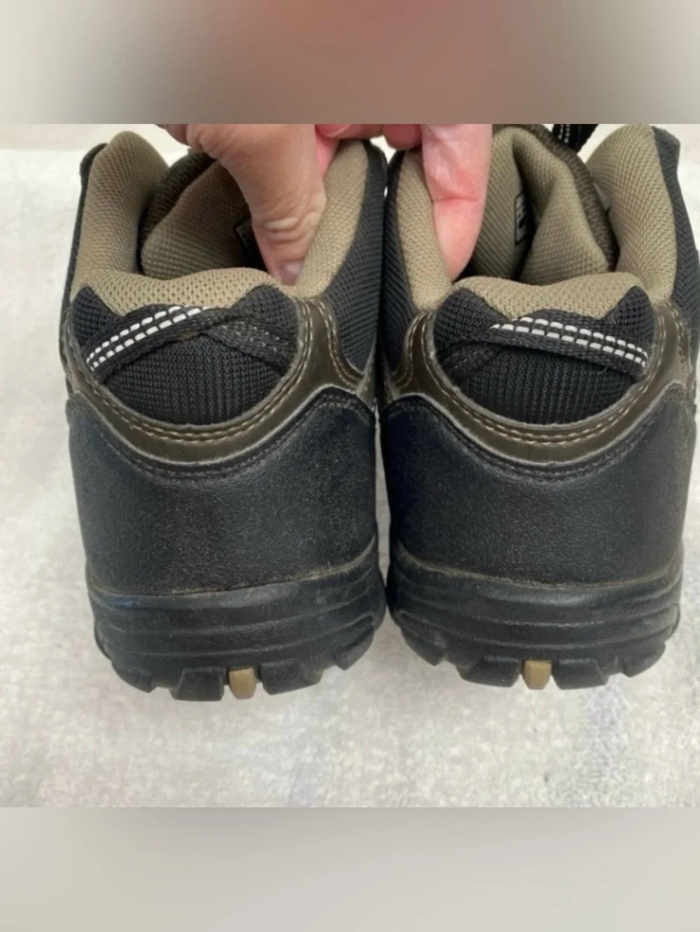 Keen used secure lace