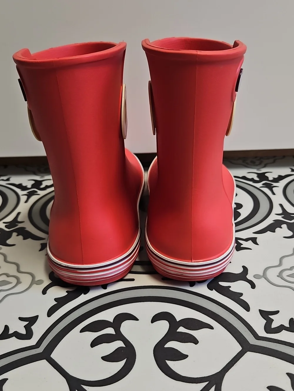 CROCS bright red
