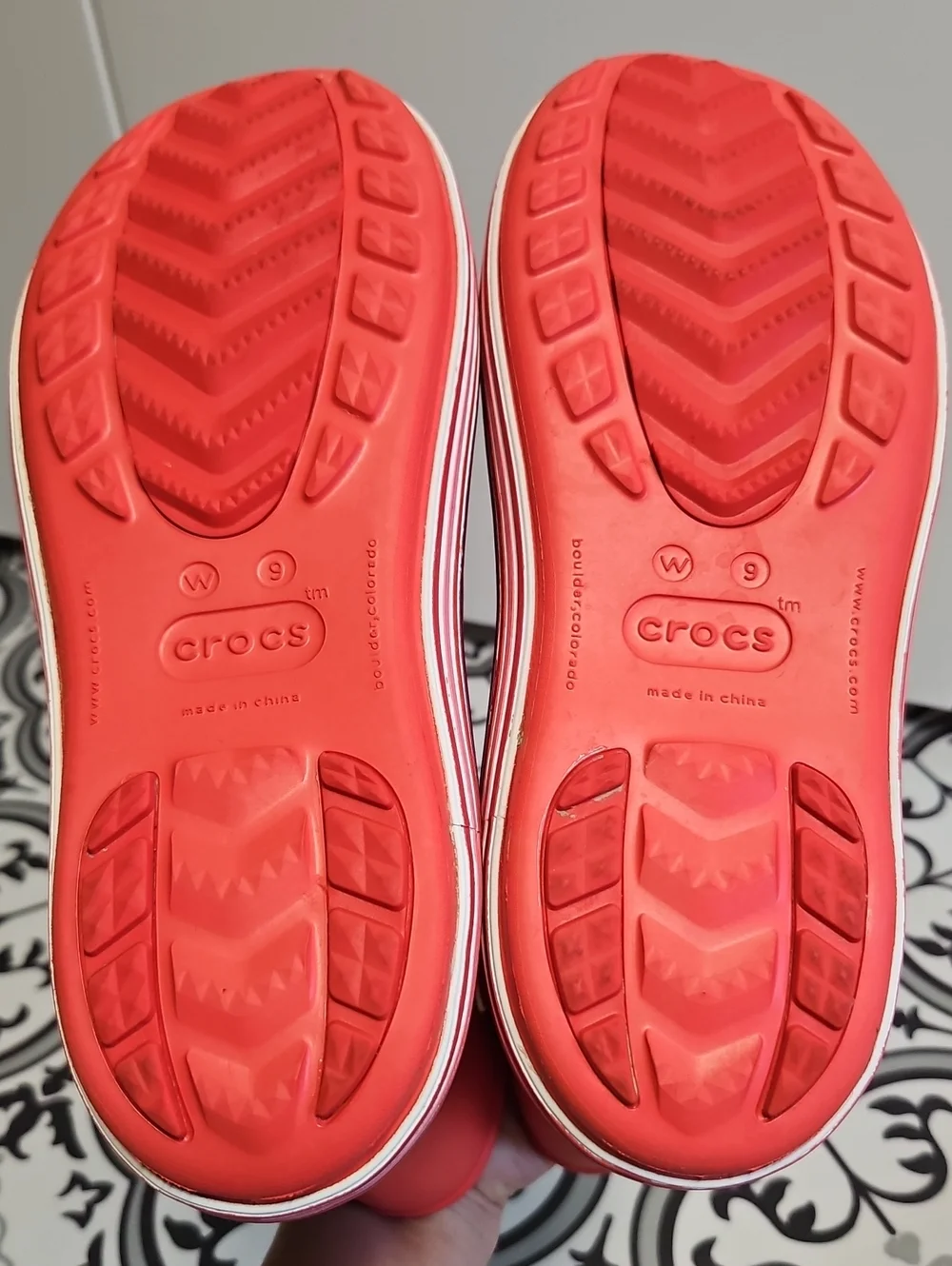 CROCS bright red