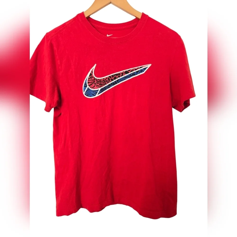 Nike Red Graphic T-Shirt Size S