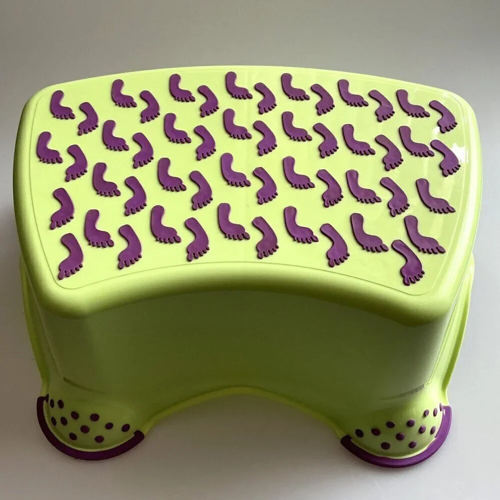 KIDS STEP STOOL PURPLE FEET