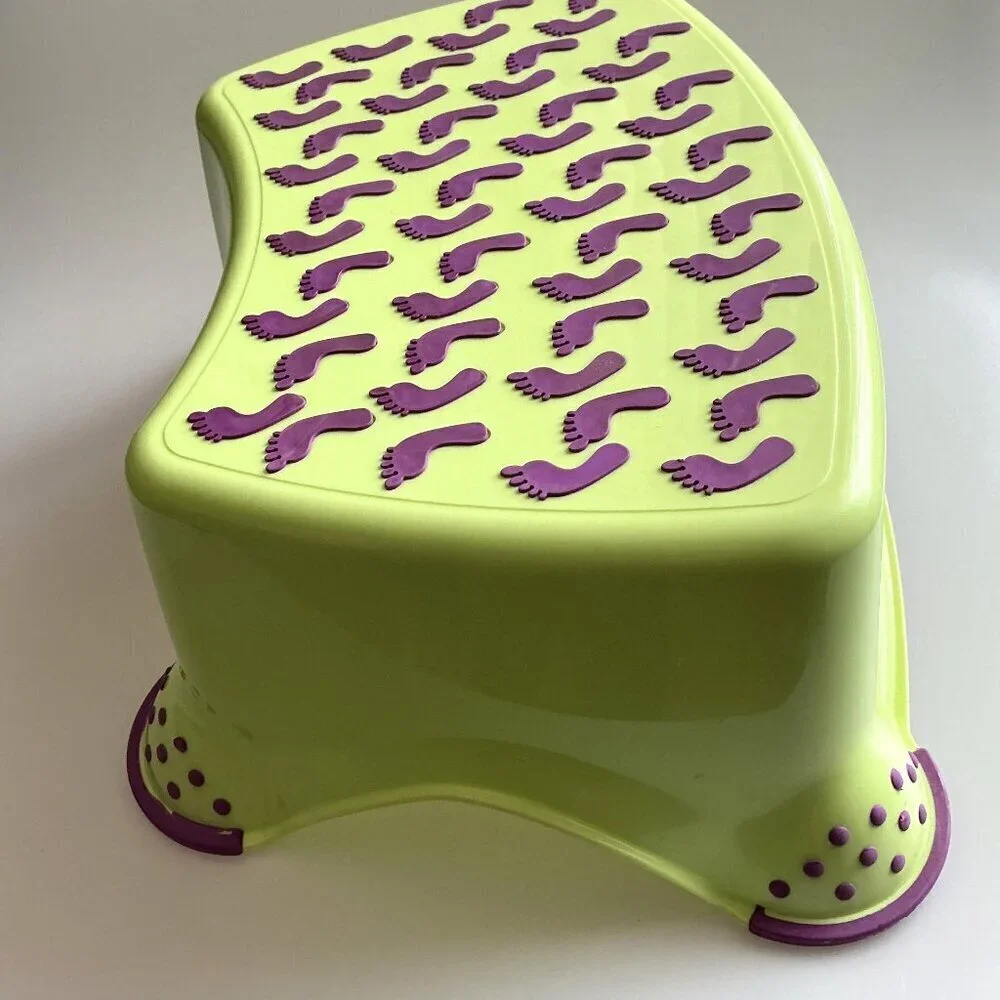 KIDS STEP STOOL PURPLE FEET