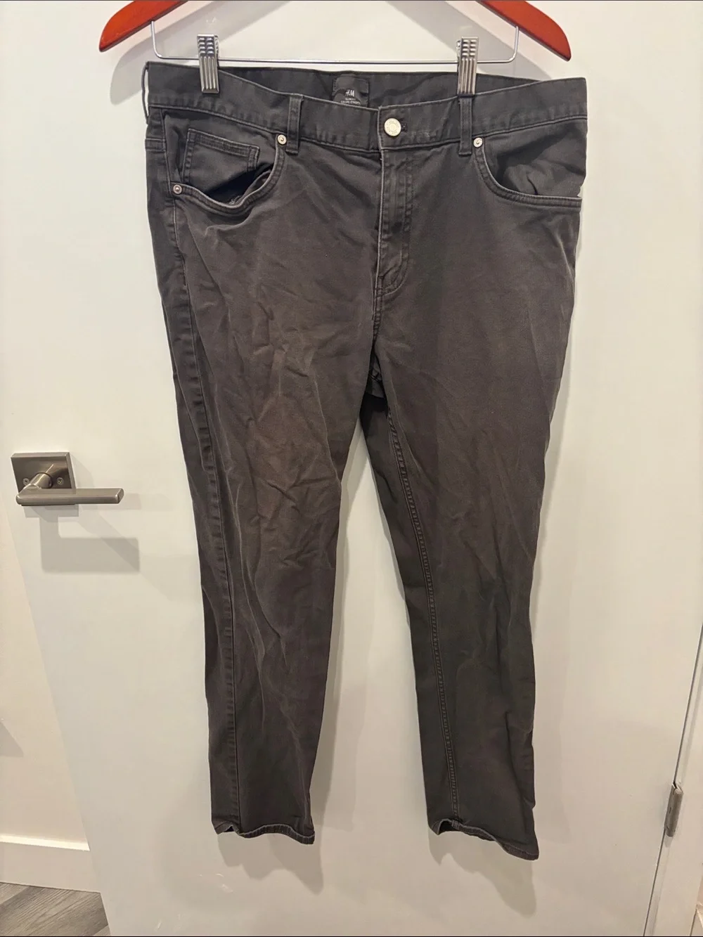 H&M Men’s Sz34 Charcoal Gray Straight-Leg Jeans