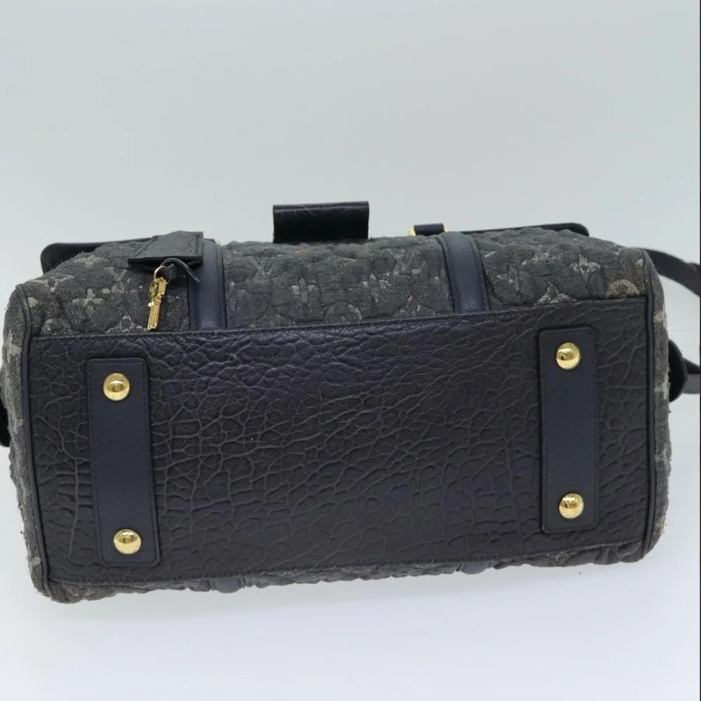Louis Vuitton some piping volupte