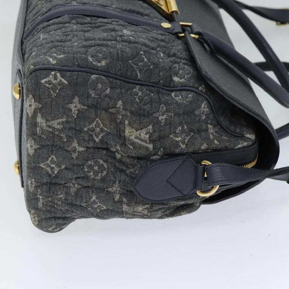 Louis Vuitton lock callout