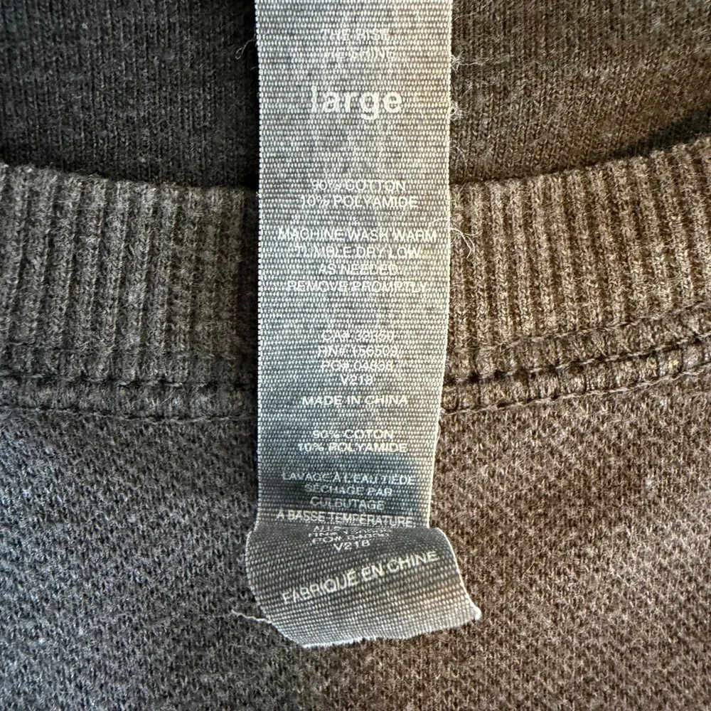 Vuori crewneck sweatshirt