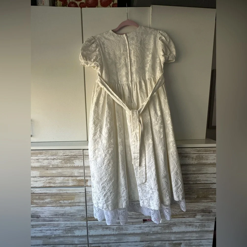 Jessica McClintock elegant cream