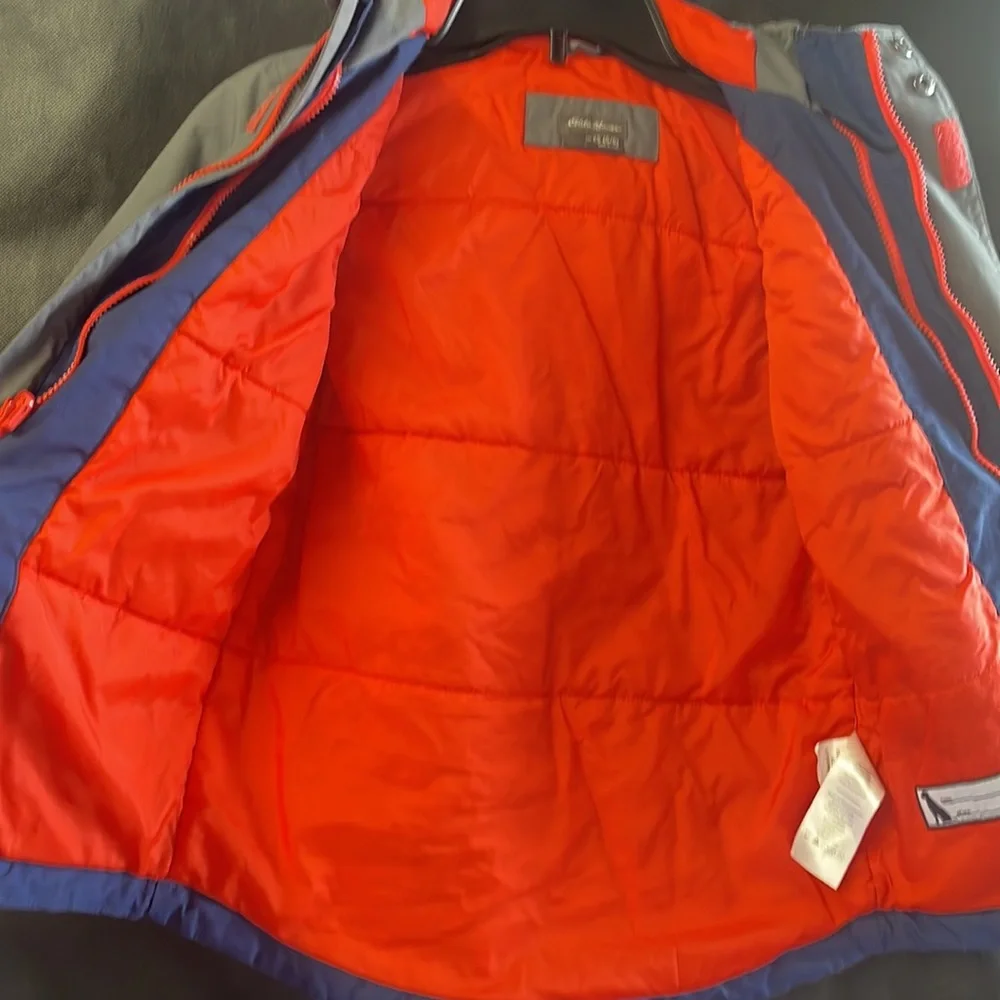 Eddie Bauer pockets back hand