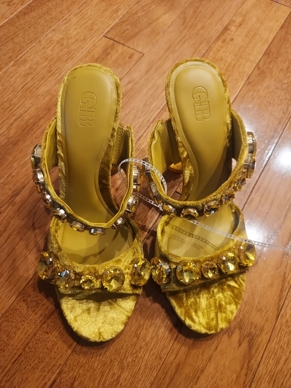 GB Gianni Bini Mustard Velvet Rhinestone Clear Heel Sandals Women’s Size 8M