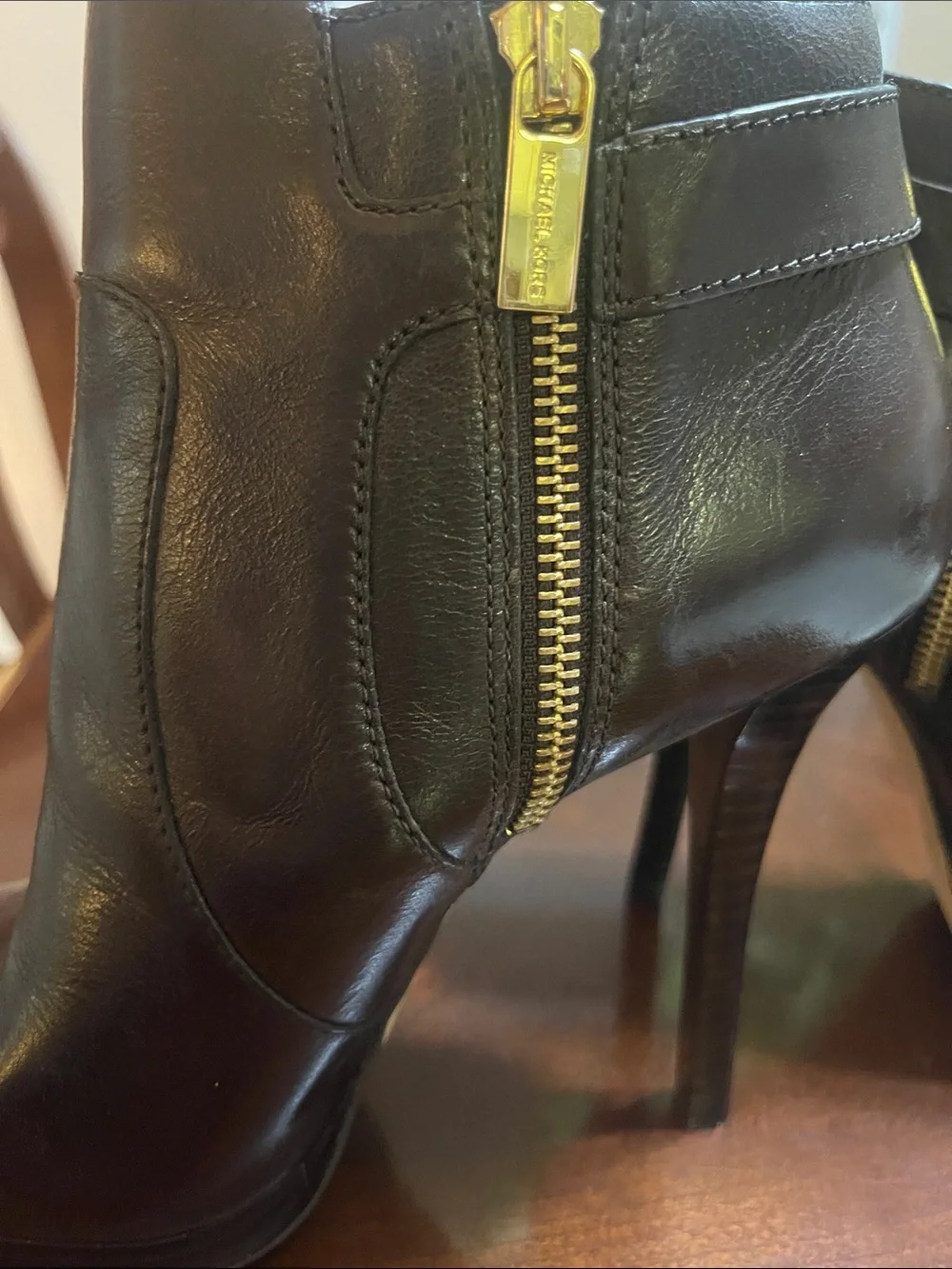 Michael Kors stiletto leather logo