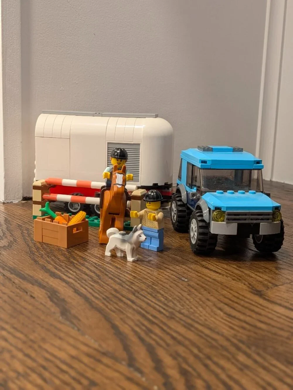LEGO City Horse Transporter 60327 - 100% Complete Excellent Condition