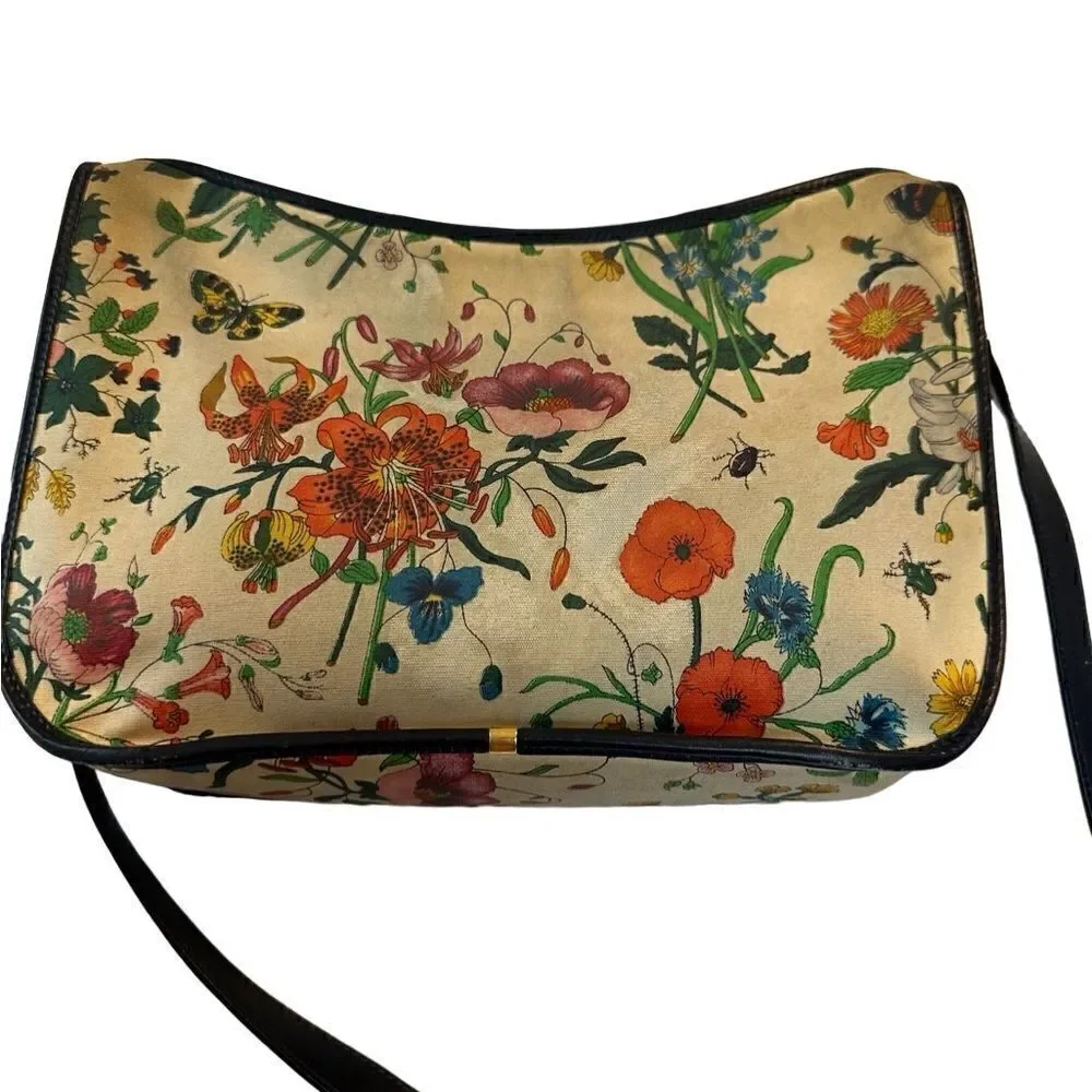 Gucci canvas crossbody vintage