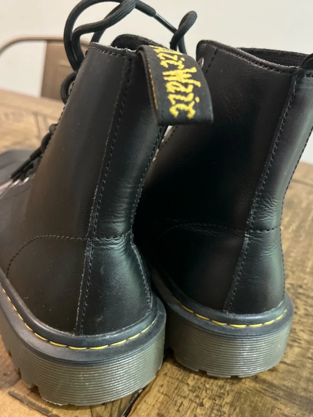 Dr. Martens classic lace
