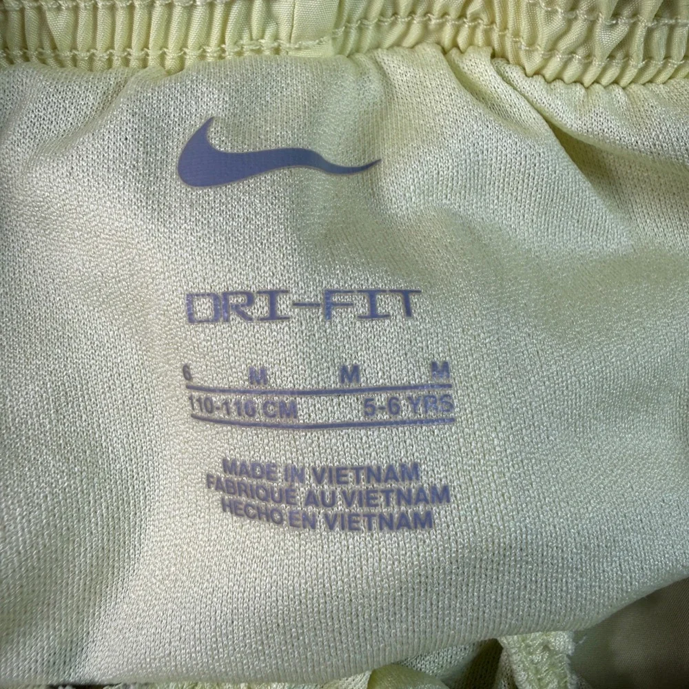 Nike performance bright