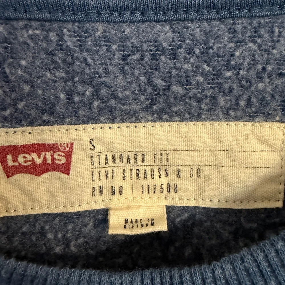 Levis small black