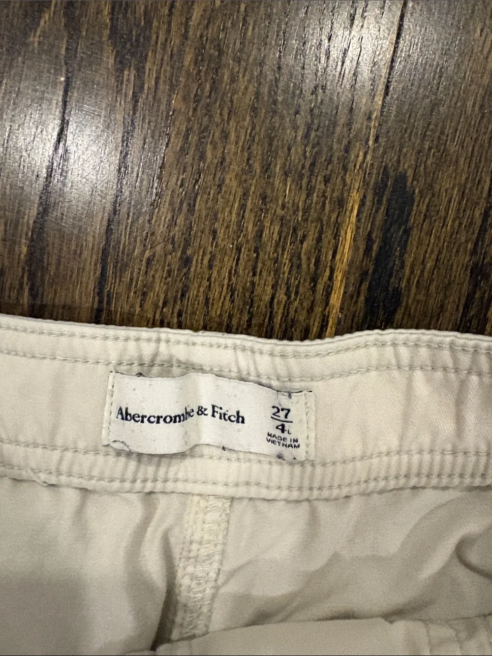 Abercrombie & Fitch light beige