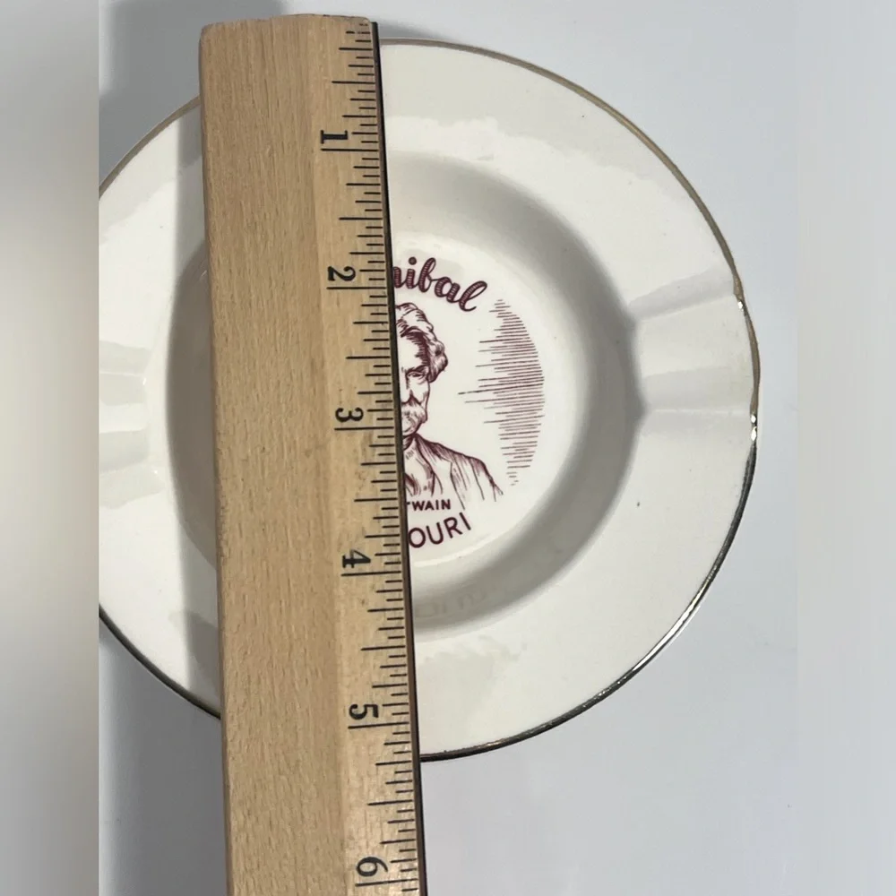 Vintage & Rare Hannibal MO (Mark Twain)Cream Trinket Plate/Ashtray Gold Trimmed.