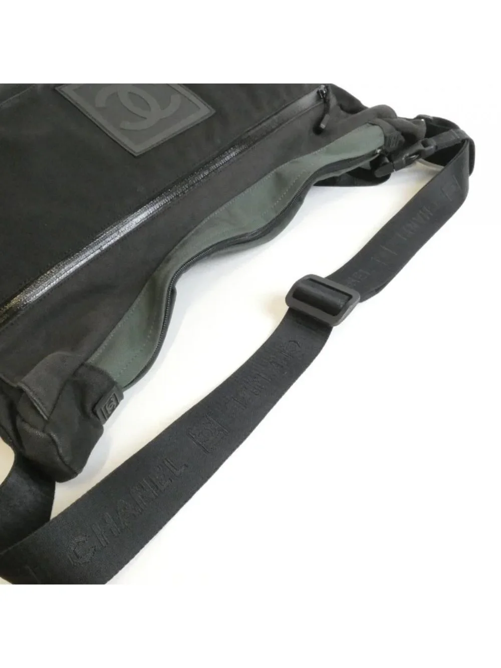 CHANEL free flap design