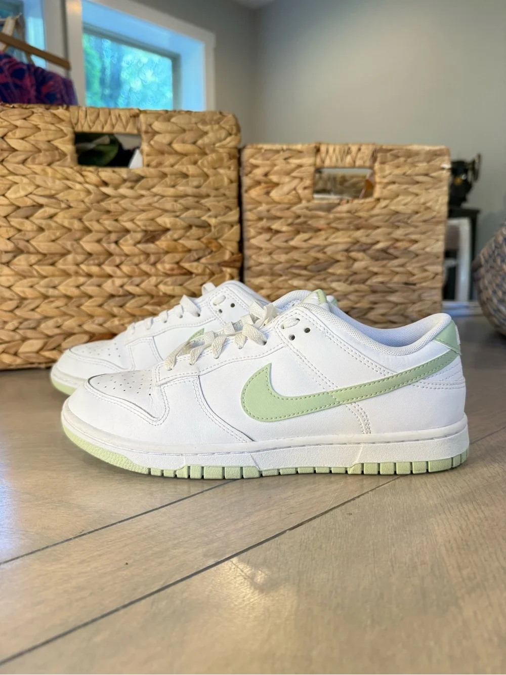 Nike show mint style