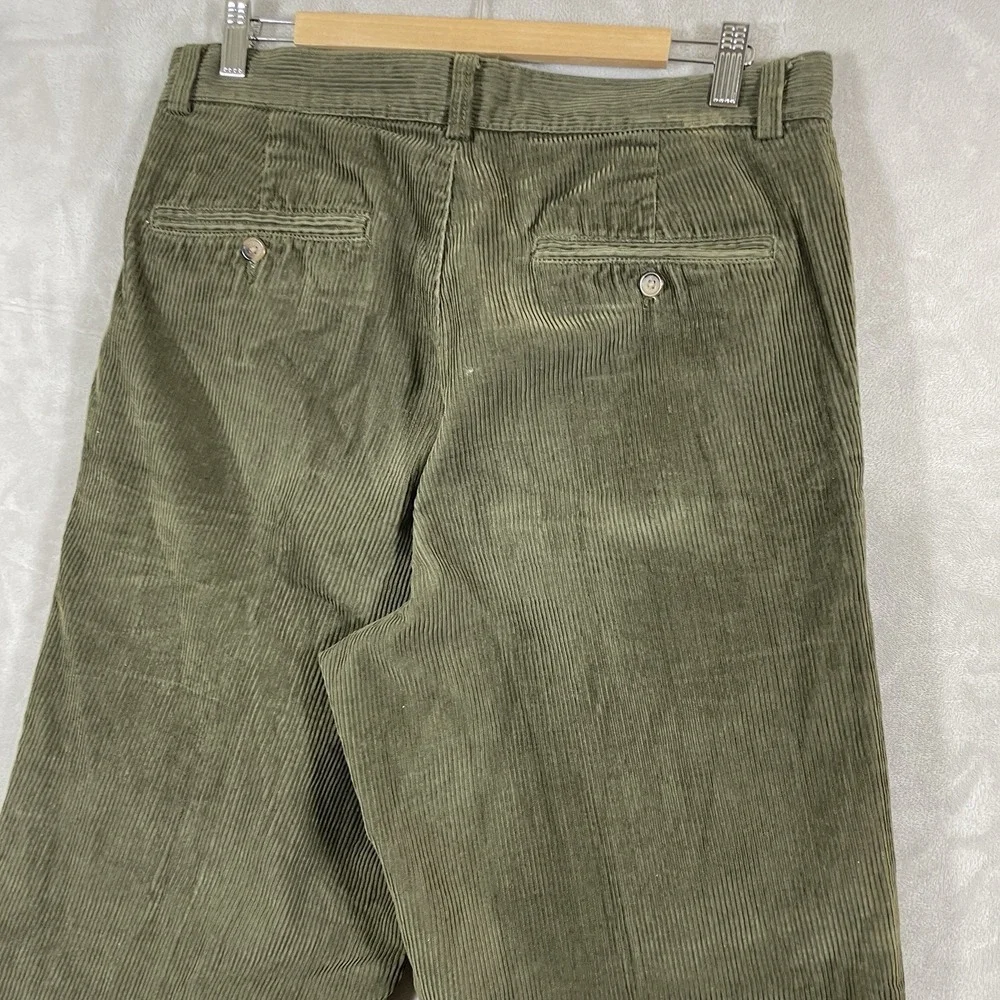 Old Navy multiple shown signs