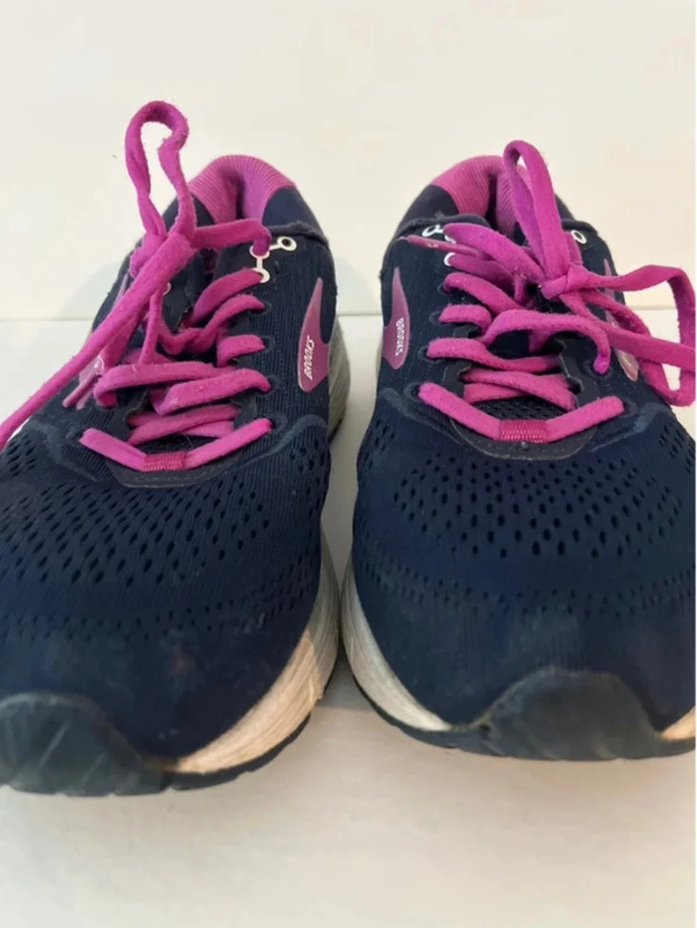 Brooks Ariel Running Shoes Women’s Size 7.5 Navy blue purple Sneakers
