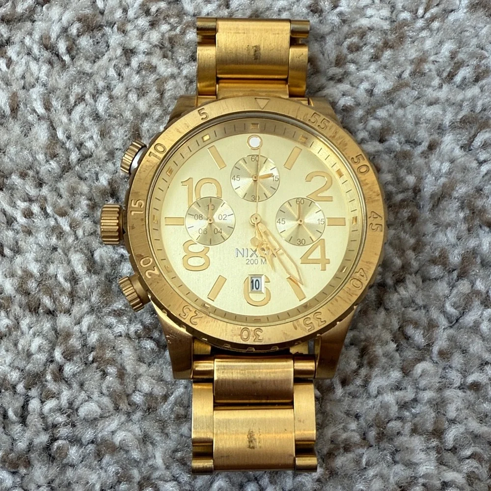 Nixon all gold
