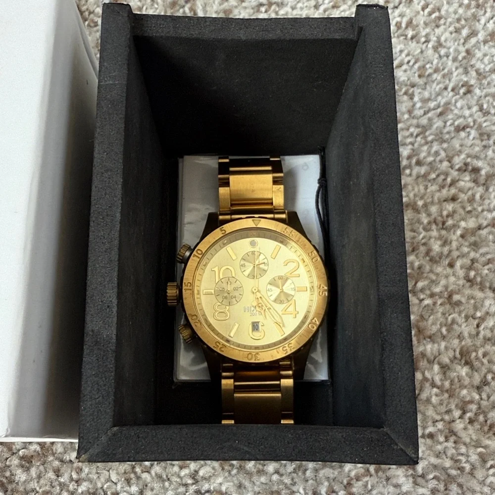Nixon all gold