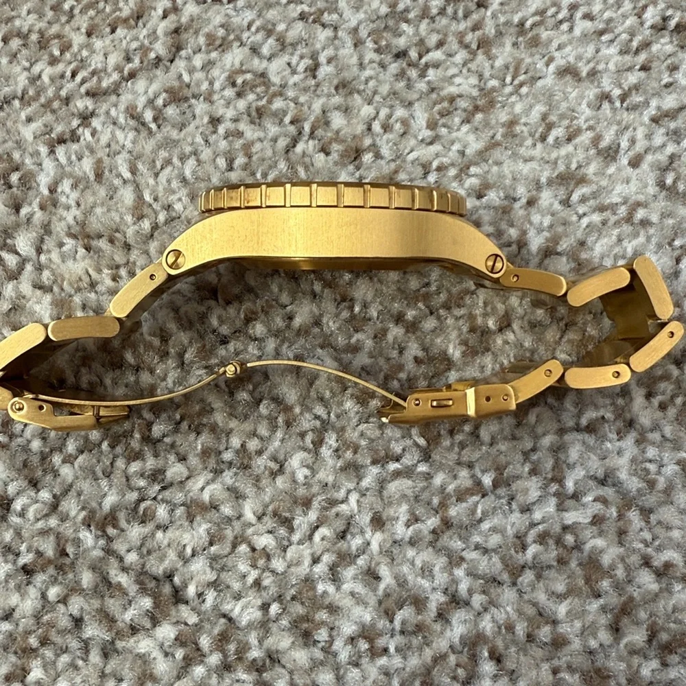 Nixon all gold