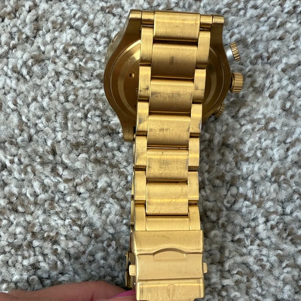 Nixon all gold