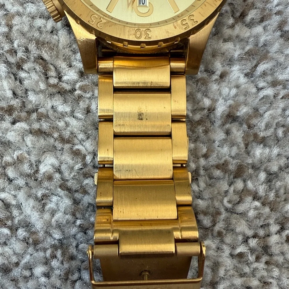 Nixon all gold