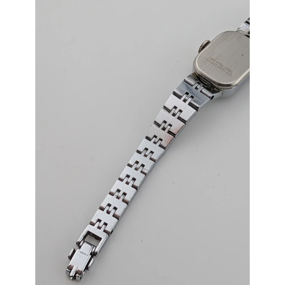 Vintage Timex Mechanical Women's Watch 15mm Case Silver 6