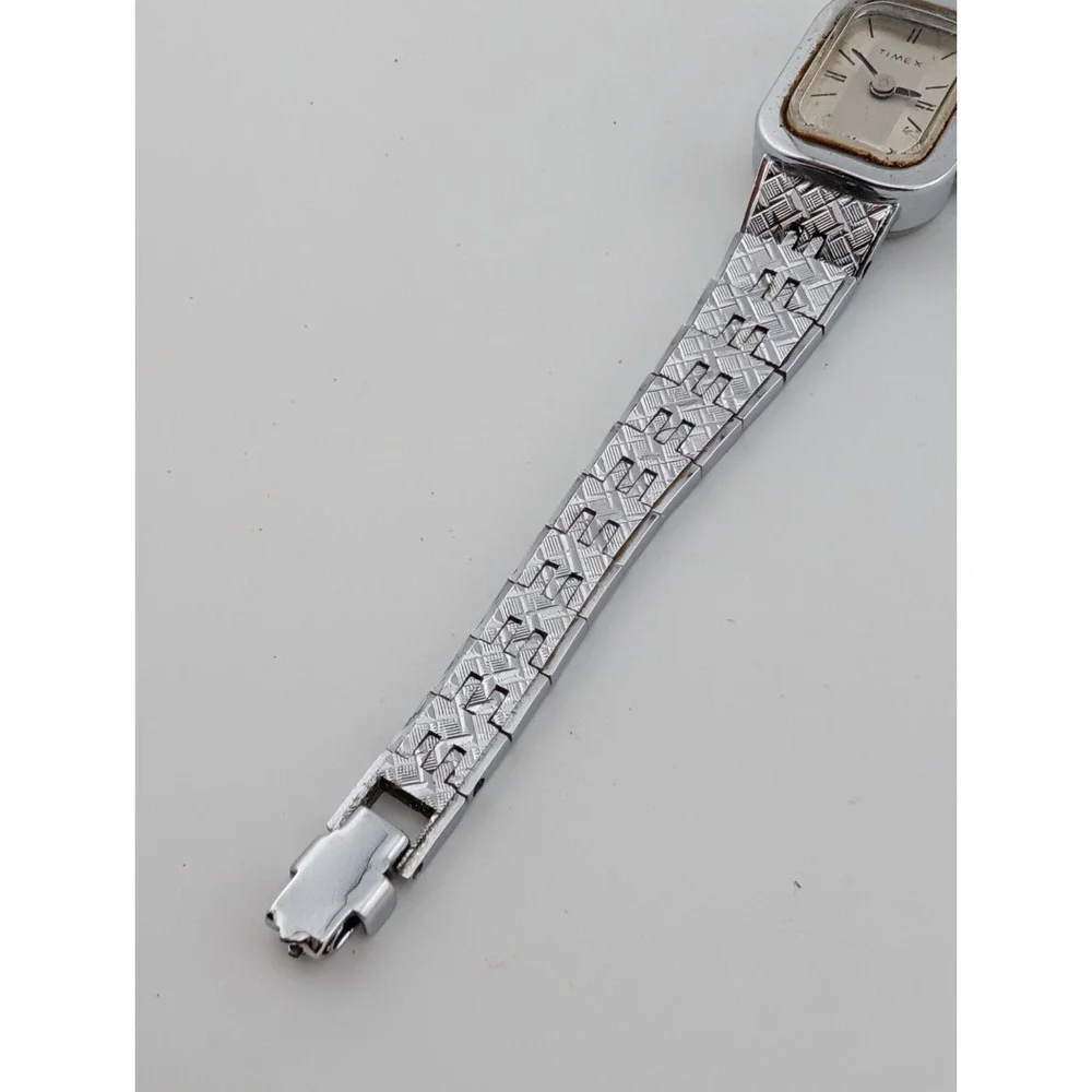 Vintage Timex Mechanical Women's Watch 15mm Case Silver 6