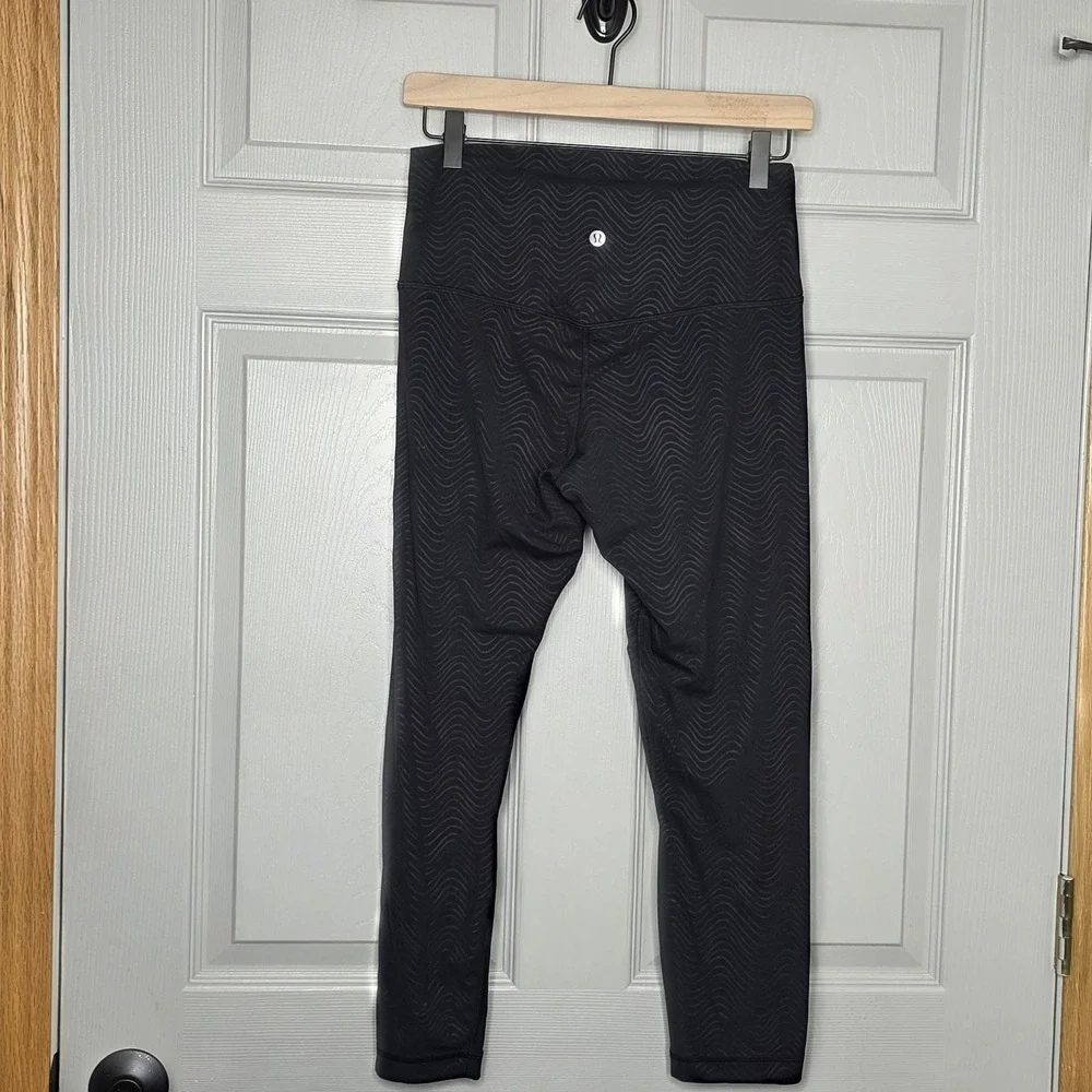 lululemon athletica crop looking