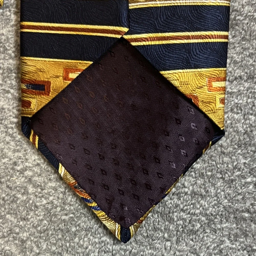 Benchmark 100% silk