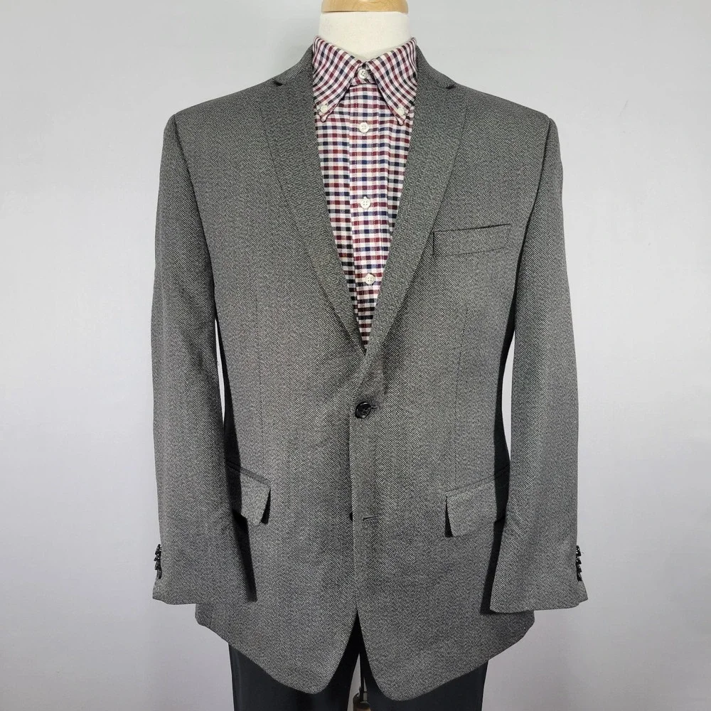 Michael Kors Men's Sport Coat Blazer Two Button Gray‎ herringbone Poly Blend 42R