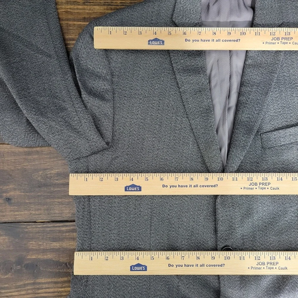 Michael Kors Men's Sport Coat Blazer Two Button Gray‎ herringbone Poly Blend 42R