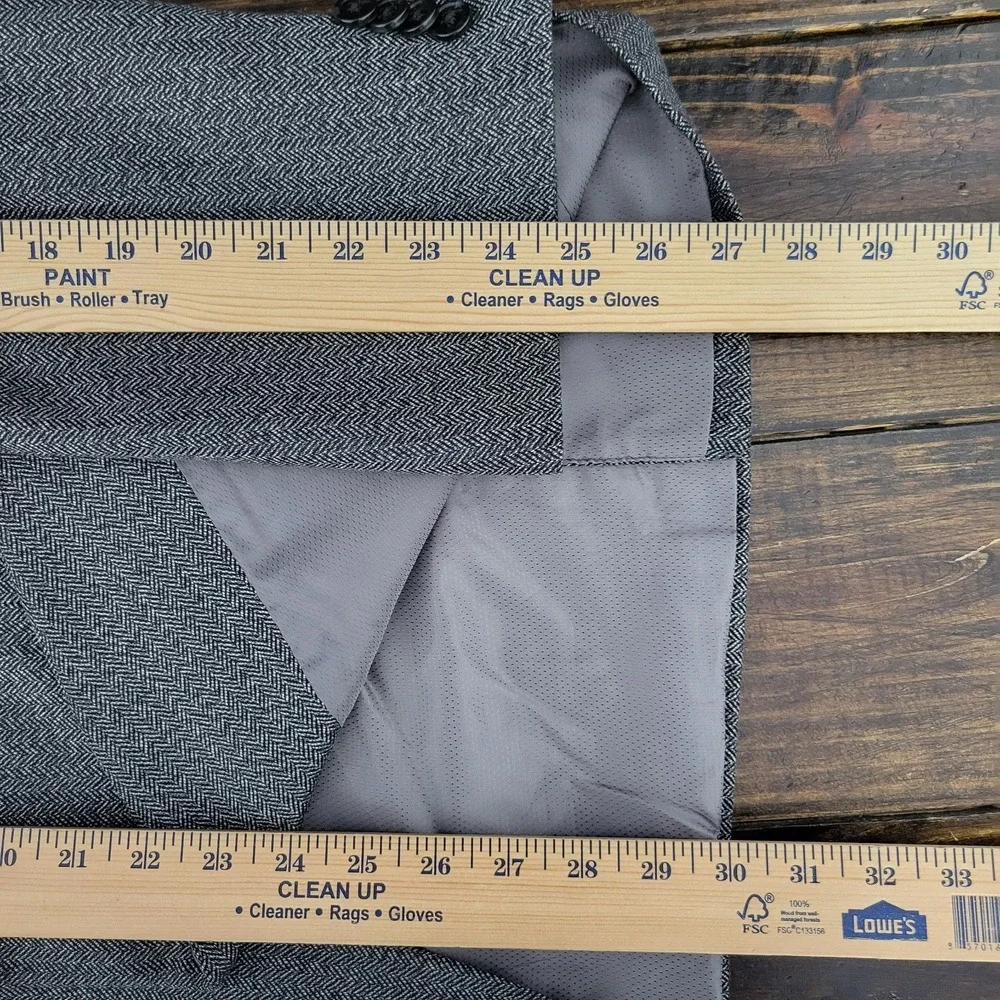 Michael Kors Men's Sport Coat Blazer Two Button Gray‎ herringbone Poly Blend 42R