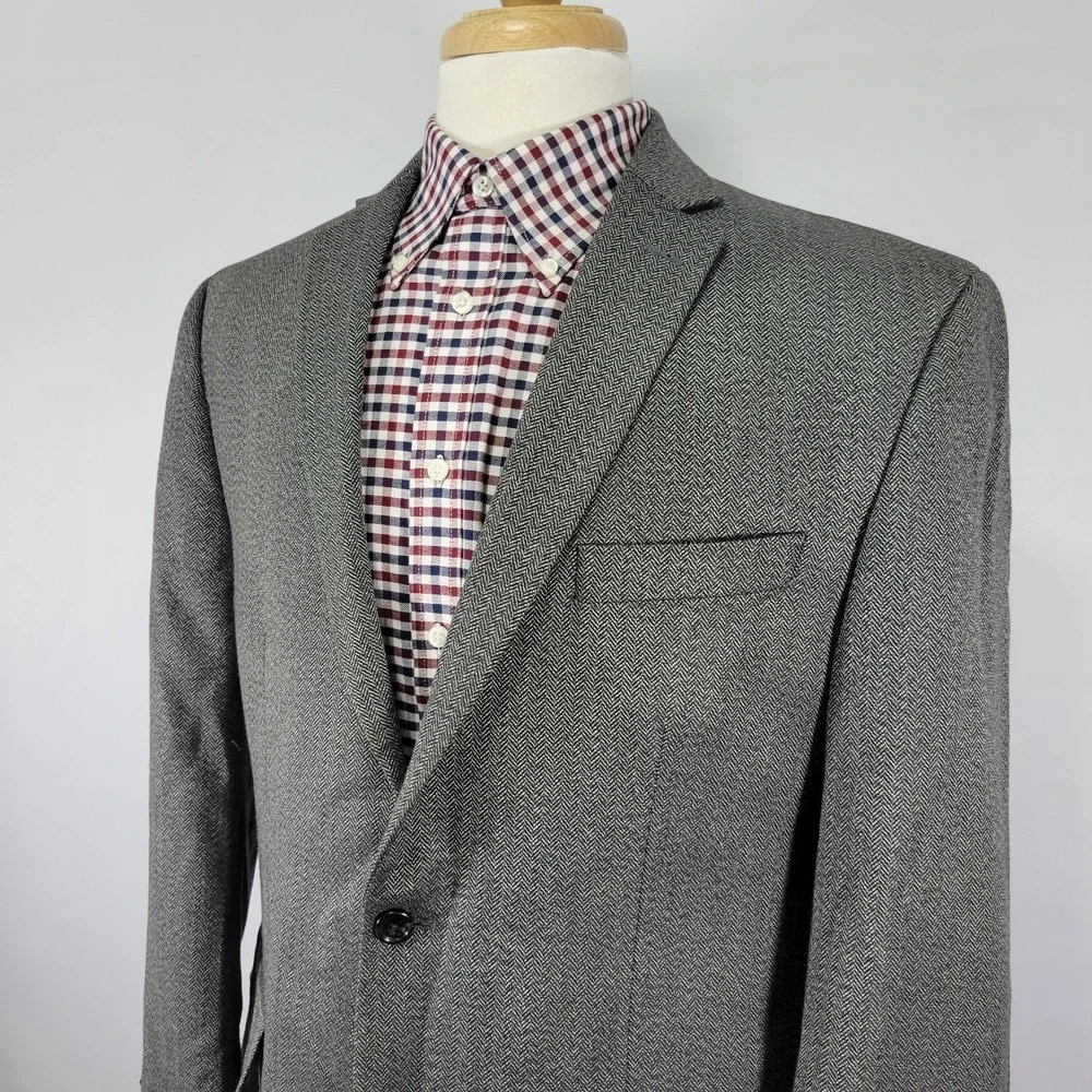Michael Kors Men's Sport Coat Blazer Two Button Gray‎ herringbone Poly Blend 42R
